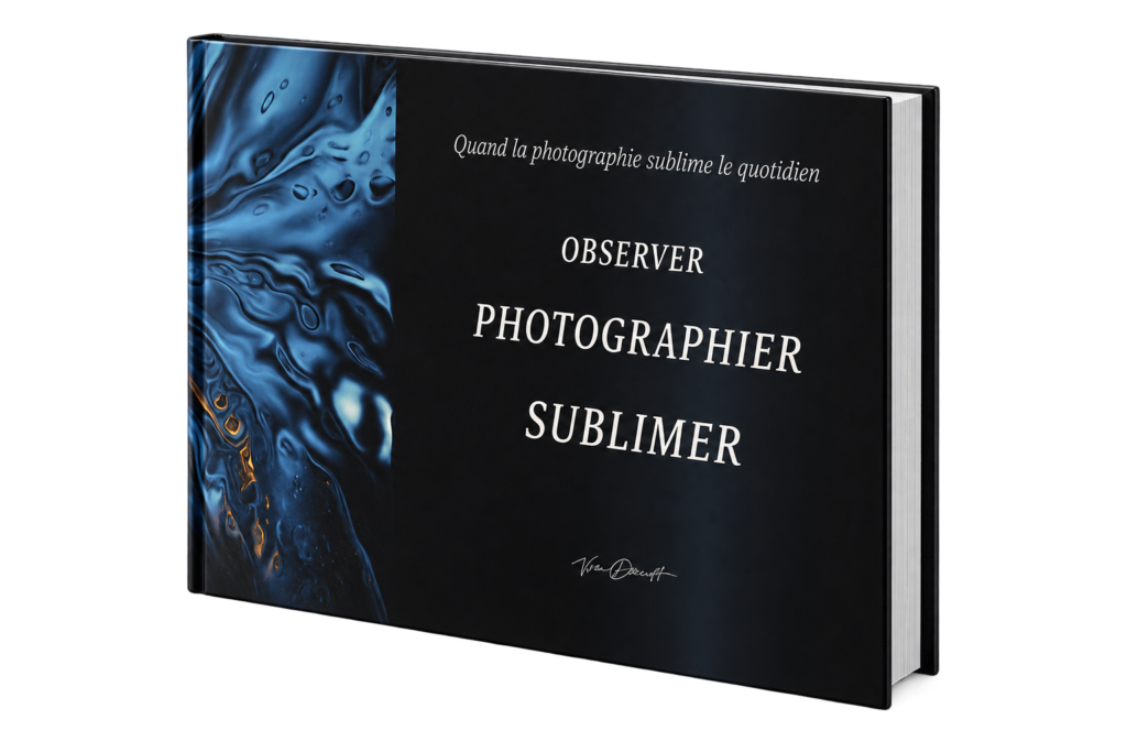 Livre_KbFotoart - KBFotoArt Hardcover photography book with a dark cover, a blue abstract left panel, and the white title 'Observer Photographe Sublimer' with the French subtitle 'Quand la photographie sublime le quotidien'.